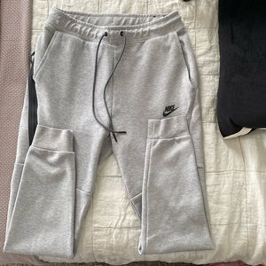 Nike Tech Joggers